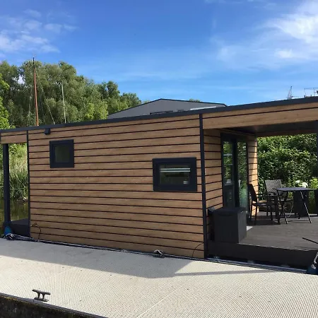 Hausboot Nordseekueste 보트호텔