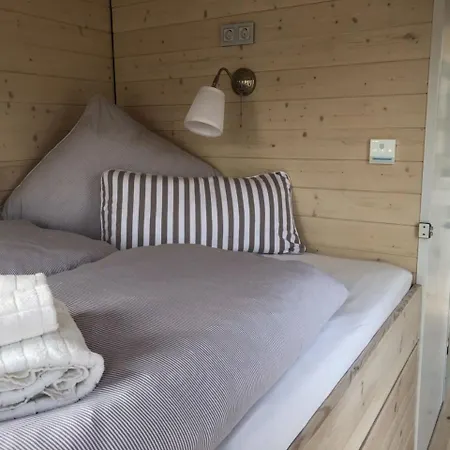 Hausboot Nordseekueste بوتيل *