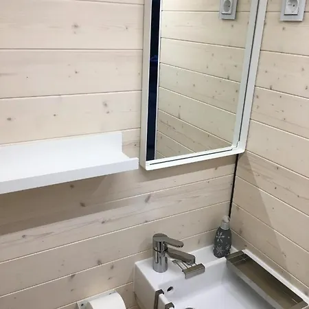 Hausboot Nordseekueste 보트호텔 *