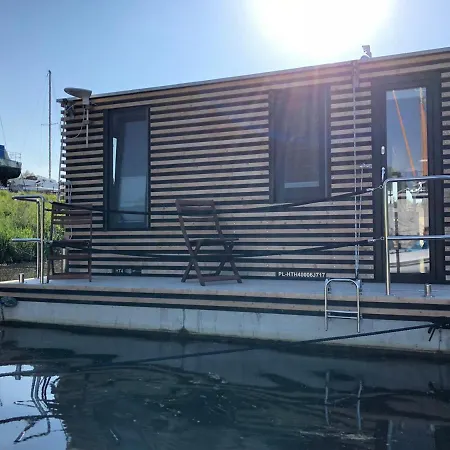 Hausboot Nordseekueste فيلهلمسهافن