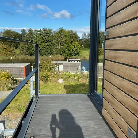 Hausboot Nordseekueste 보트호텔 빌헬름스하펜