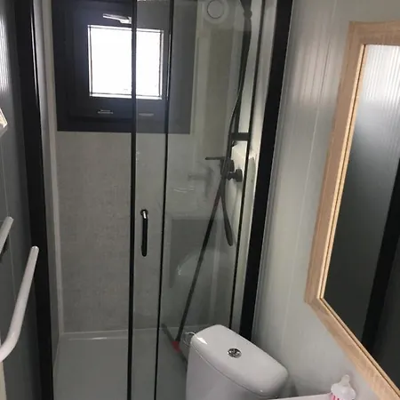 Hausboot Nordseekueste 보트호텔 *