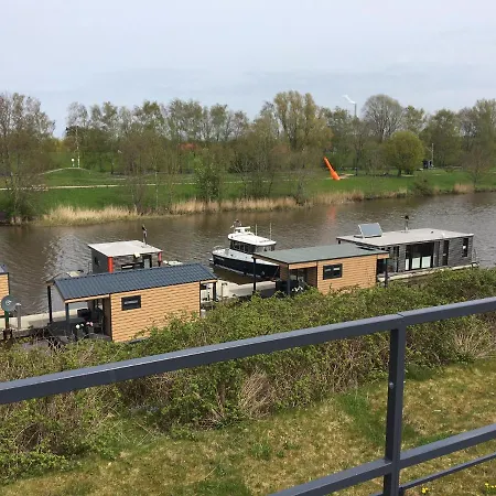 Hausboot Nordseekueste Bateau-hôtel