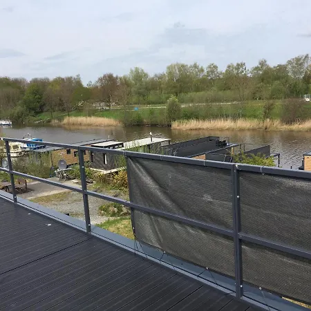 Hausboot Nordseekueste Bateau-hôtel
