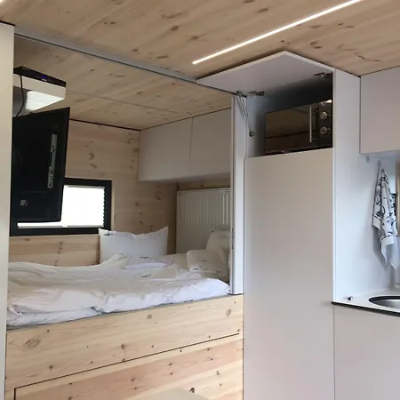 Hausboot Nordseekueste Ботель Вильгельмсхафен