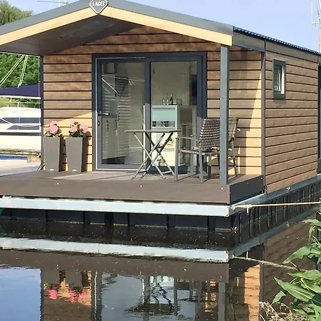 Hausboot Nordseekueste Вильгельмсхафен