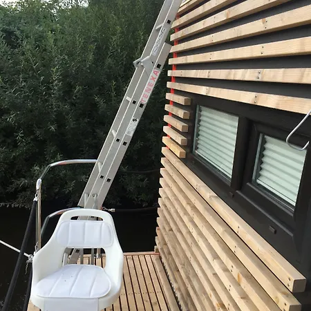 Hausboot Nordseekueste Вильгельмсхафен