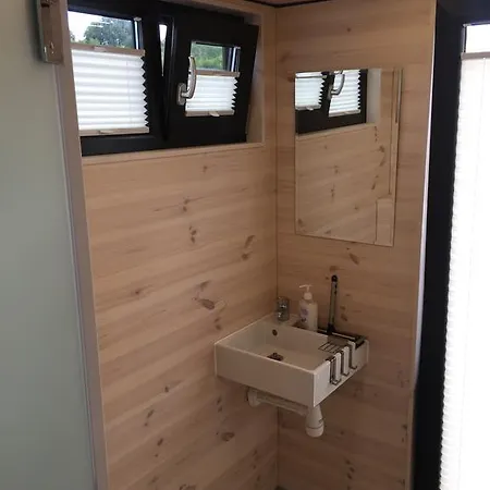 Hausboot Nordseekueste 보트호텔