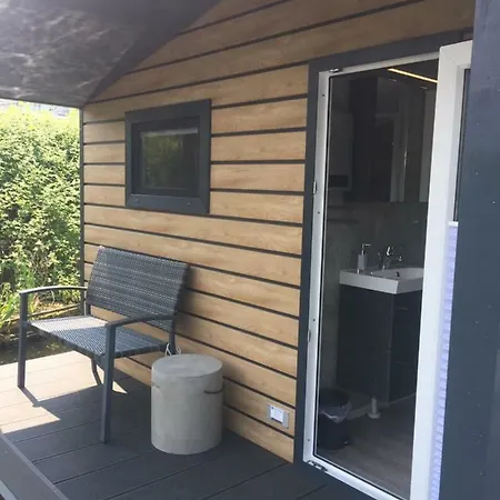 Hausboot Nordseekueste 보트호텔