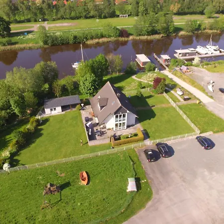 Hausboot Nordseekueste * فيلهلمسهافن