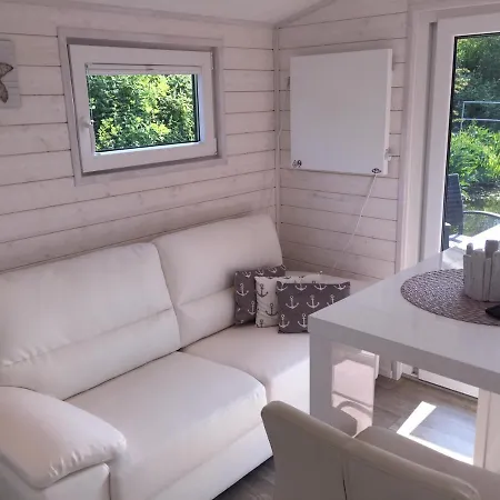 Hausboot Nordseekueste 보트호텔 빌헬름스하펜