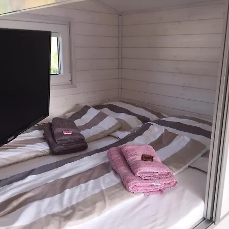 Hausboot Nordseekueste 보트호텔