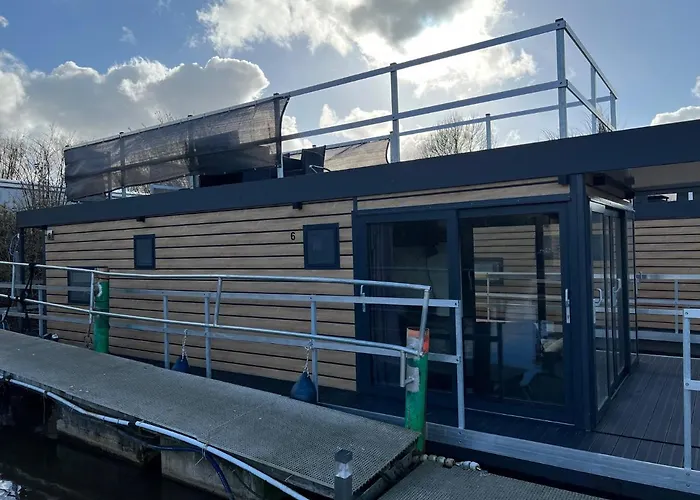 Hausboot Nordseekueste * Вильгельмсхафен