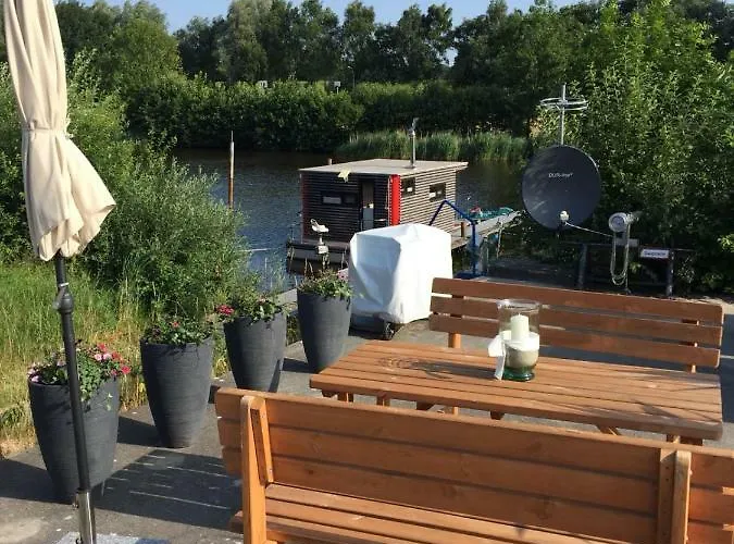 Ботель Hausboot Nordseekueste Вильгельмсхафен