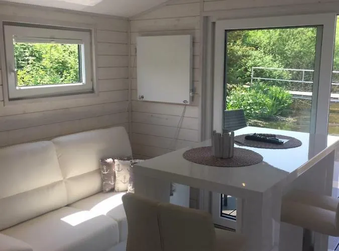 Hausboot Nordseekueste * Вильгельмсхафен