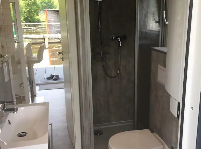 Hausboot Nordseekueste Ботель Вильгельмсхафен